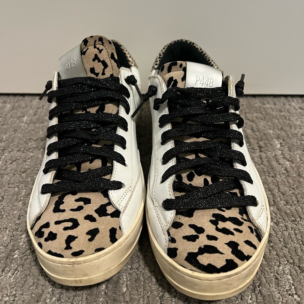 P448 John leopard low tops